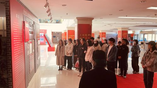 藝術(shù)設(shè)計學院組織學生黨員開展 忠誠固根本 建功新突破 主題黨日活動