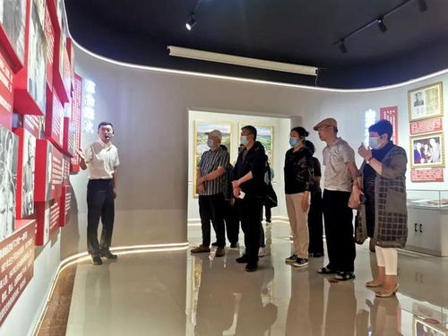 阜新市細河區文聯組織廣大文藝愛好者開展書畫交流和警示教育活動